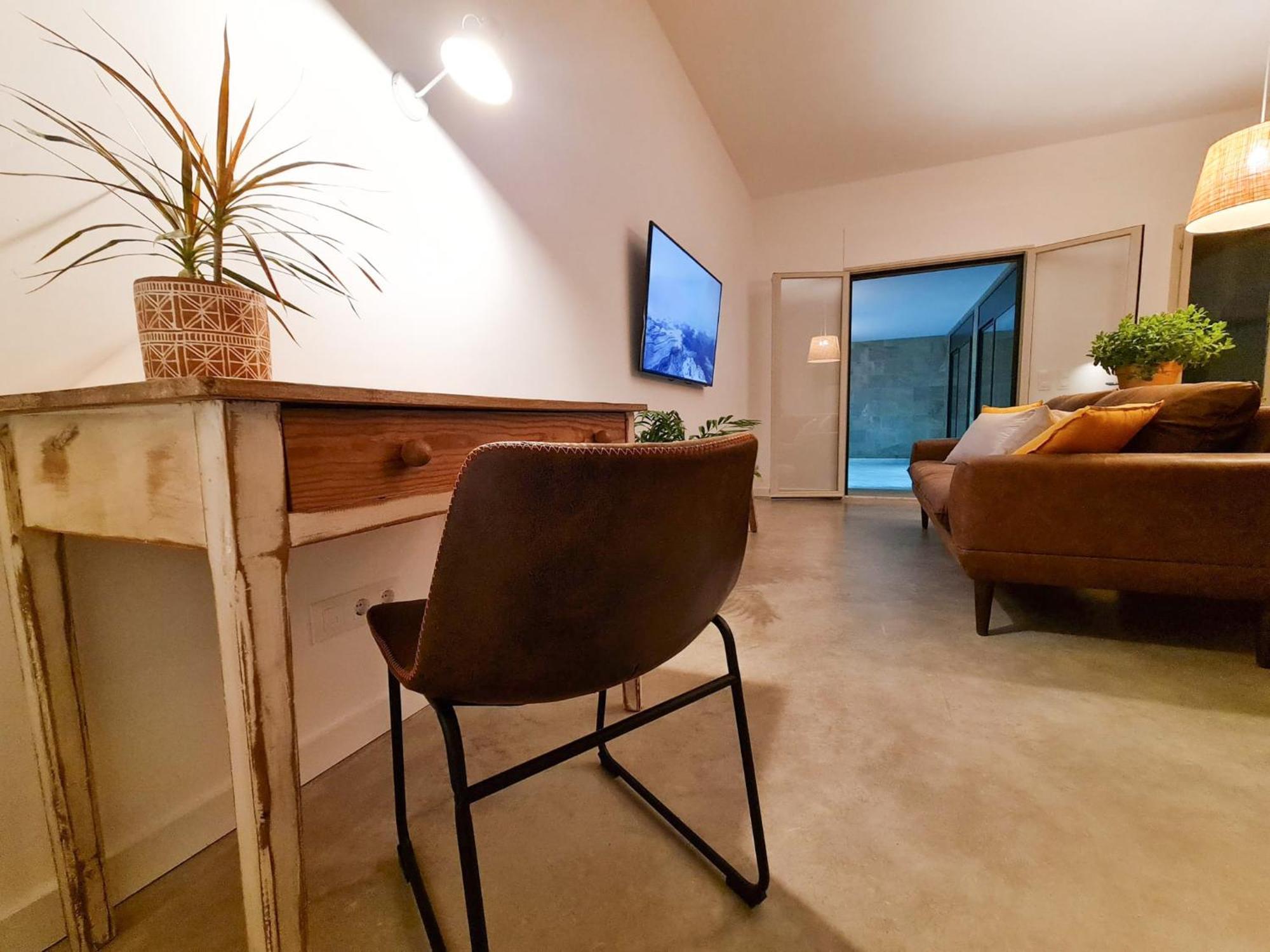 Loft Con Piscina Climatizada De Agua Salada Y Parking En El Centro De Figueres Daire Figueres  Dış mekan fotoğraf